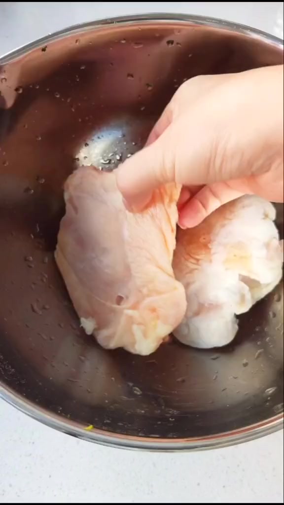 五分钟冻肉解冻的小妙招,超级实用 在家做个拿手菜 生活小妙招