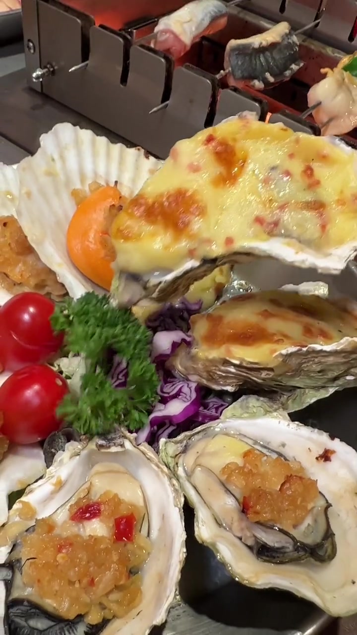 外地朋友来珠海,吃正式高级的海鲜烤肉放题,我推荐去日月贝的澳门风味餐饮小岛波尔图。珠海吃喝