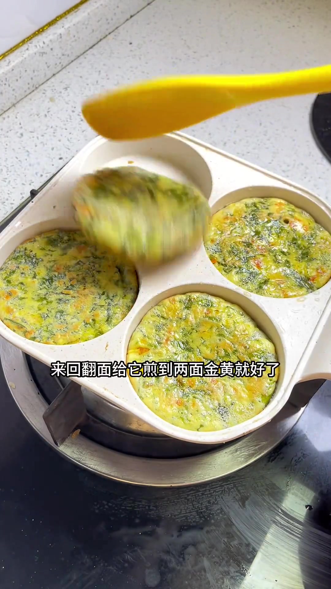 春季长高食谱～紫菜鸡蛋饼,简单,几分钟就搞定了,搭配一碗香甜南瓜燕麦粥,吃饱喝足户外运动,