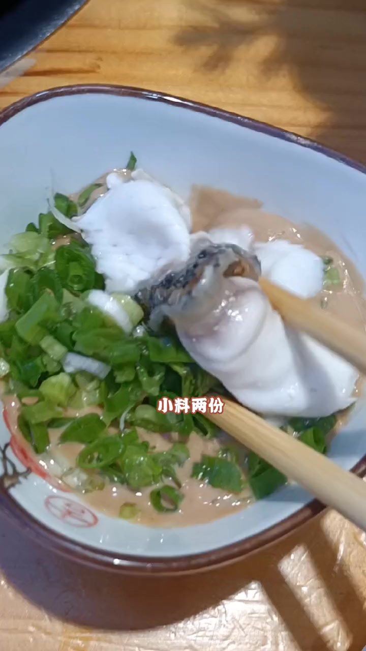 如果在大连星海公园附近,想吃那种丽江风味火锅,我帮你找了一家风情丽江斑鱼火锅的团购,鱼切的