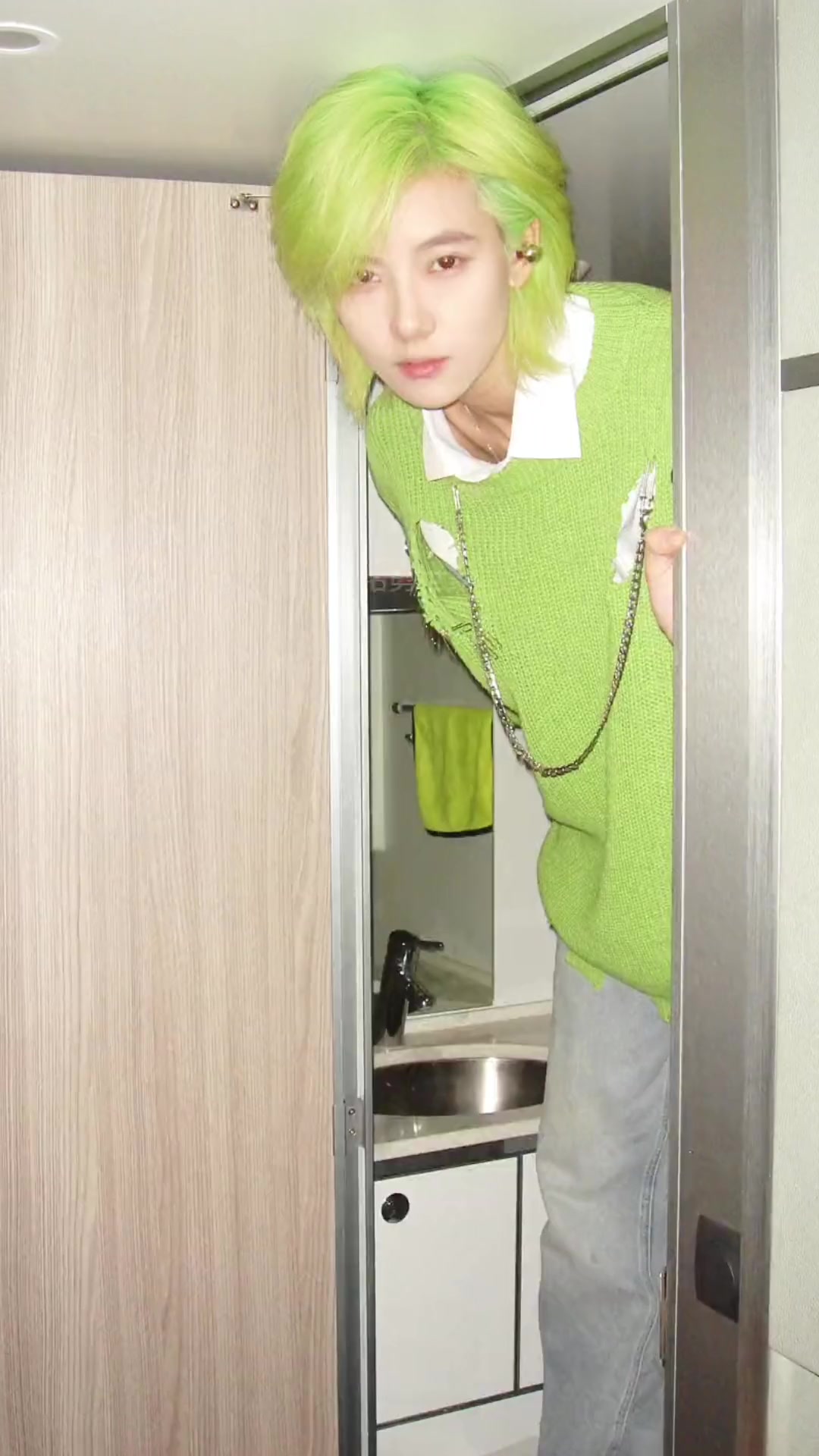 男生夏季必备发色,夏季清凉发色,神仙颜值!深圳男士理发馆 男士烫发 男士发型 染蓝色头发教