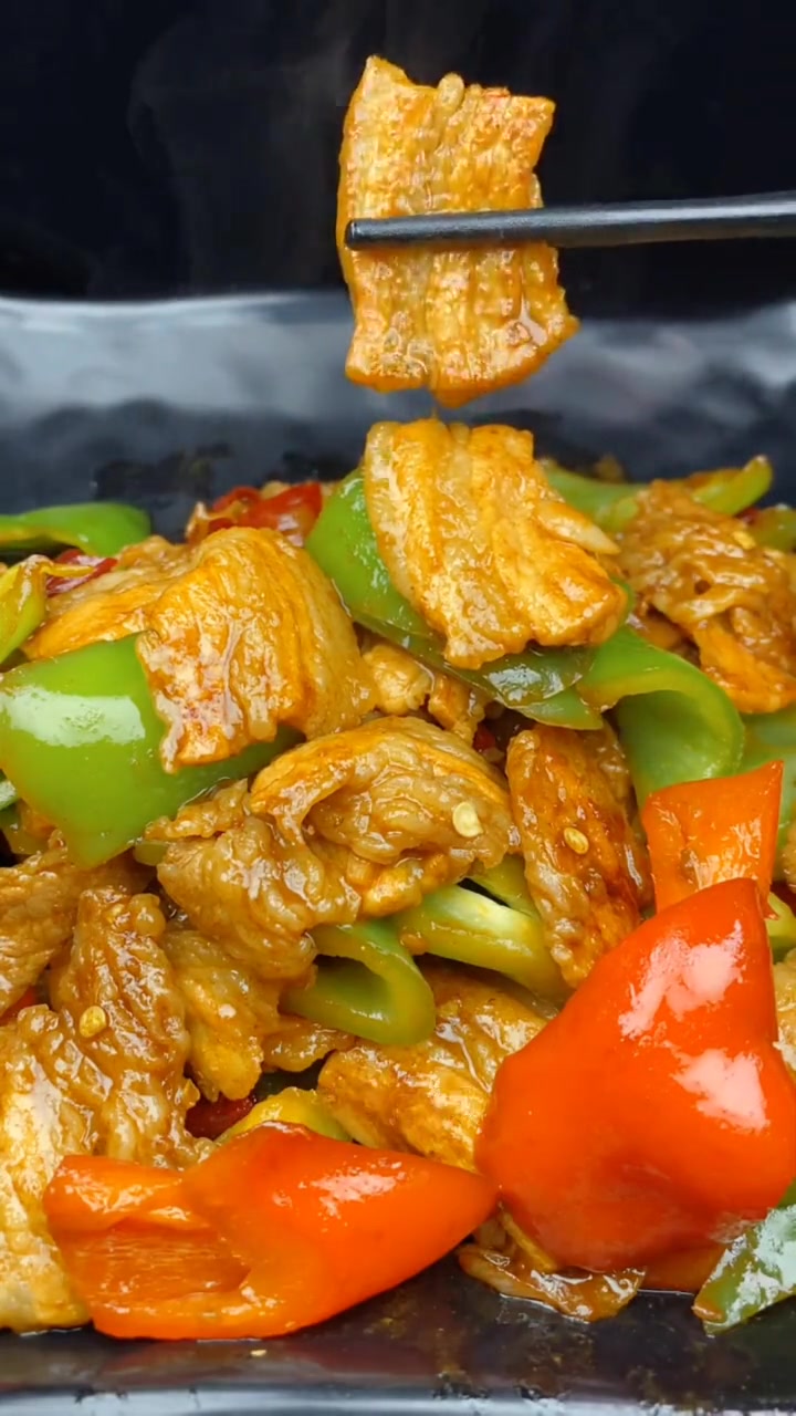 辣椒炒肉这样做好吃入味!辣椒炒肉的正确做法 食尚先生 辣椒炒肉家常做法 辣椒炒肉 妈呀太香
