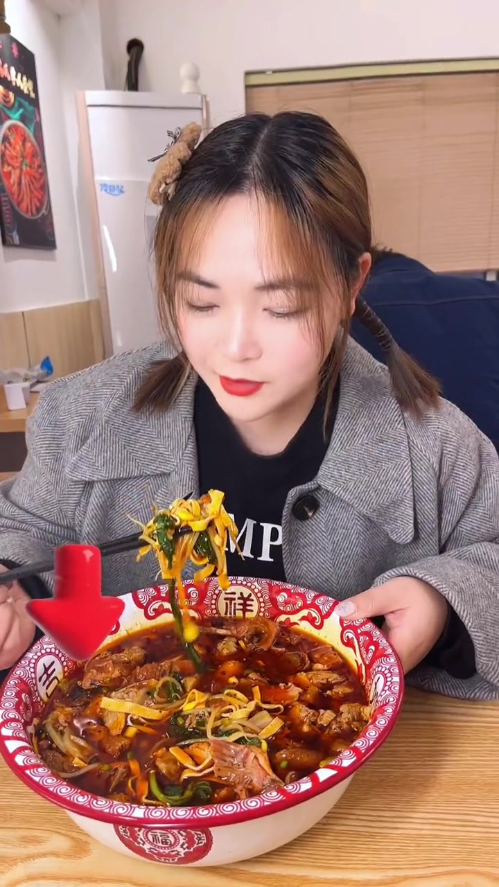 成都印象火锅冒菜 冒烤鸭才25.5 里面还有12种配菜 味道很赞 灵溪美食 美食探店流量来