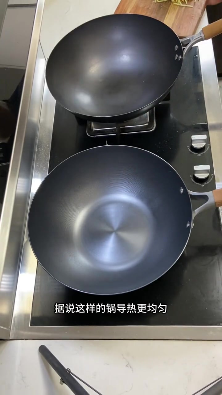 无涂层不粘锅 老式铁锅 无涂层铁锅健康保障 铁锅 中康铁锅 这款锅是标准的无涂层不粘熟铁锅