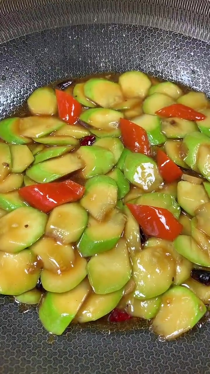 小炒西葫芦这样做好吃入味!入夏8件套可以安排了 食尚先生 西葫芦 妈呀太香了 +小助手