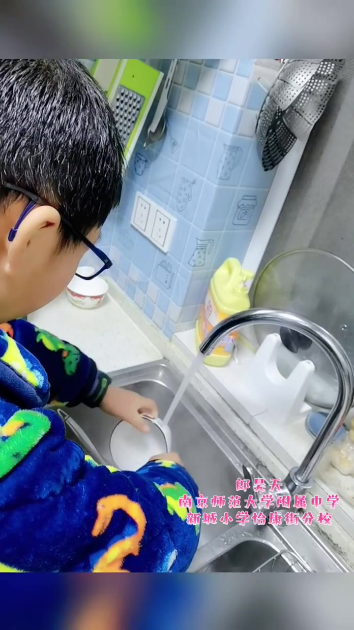 和妈妈“交换”一日人生,这群孩子用视频表达爱意