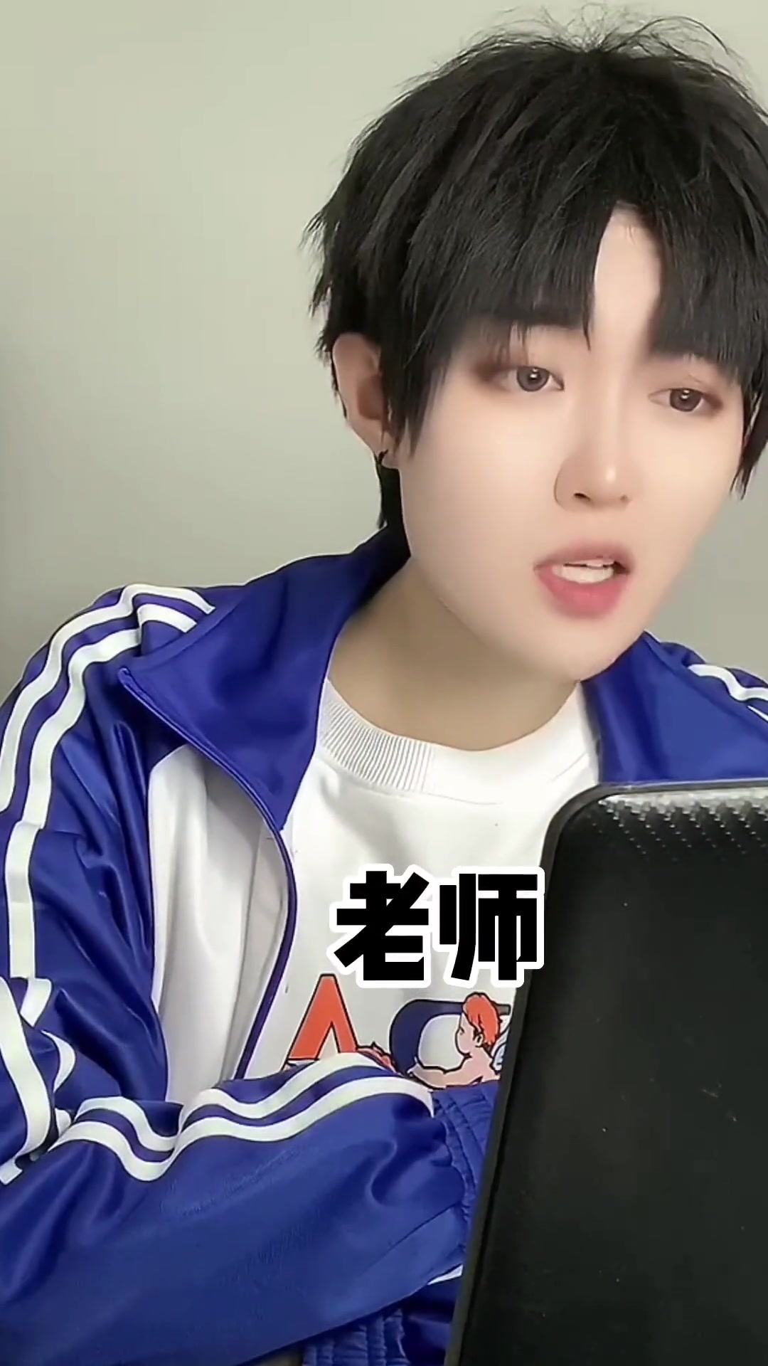 看吧!学霸就是,就算不听我也能取胜伪装学渣贺朝 上网课