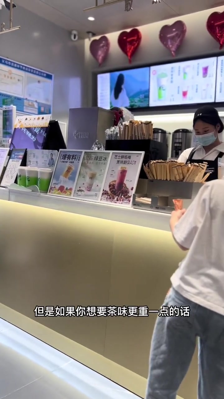 团购达人 古茗奶茶推出了新品龙井奶绿青团只要9.9一杯哦,很清新很夏天,不甜很健康也很提神