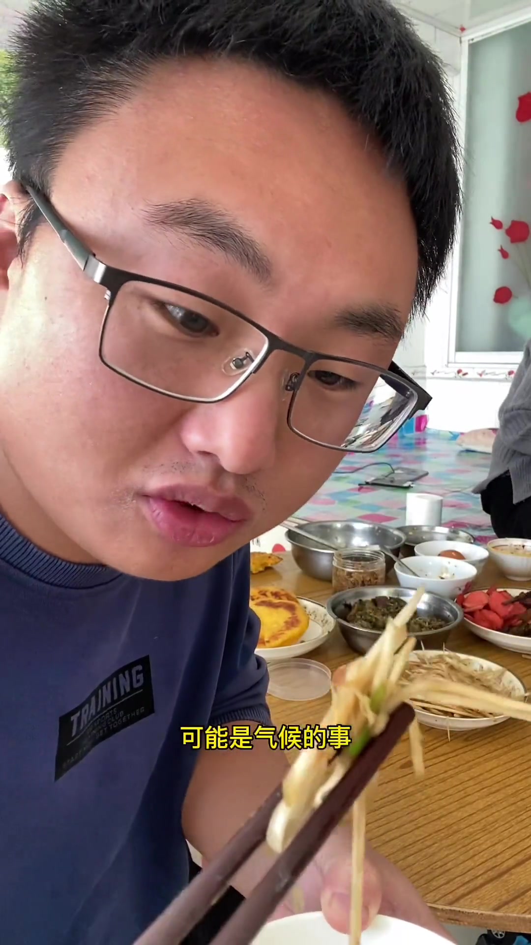 在东北,咸菜不咸才好吃,而且必须带上独有的风味。气候成就的味道!咸菜 地方特色美食 咸菜疙