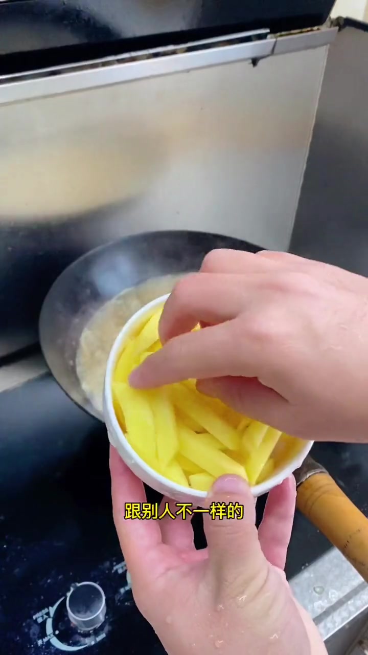 这个海鲜面当夜宵,谁吃谁舒服,我说的是口感!好吃!海鲜 海鲜面 海蛎子面 大虾面 在家做美