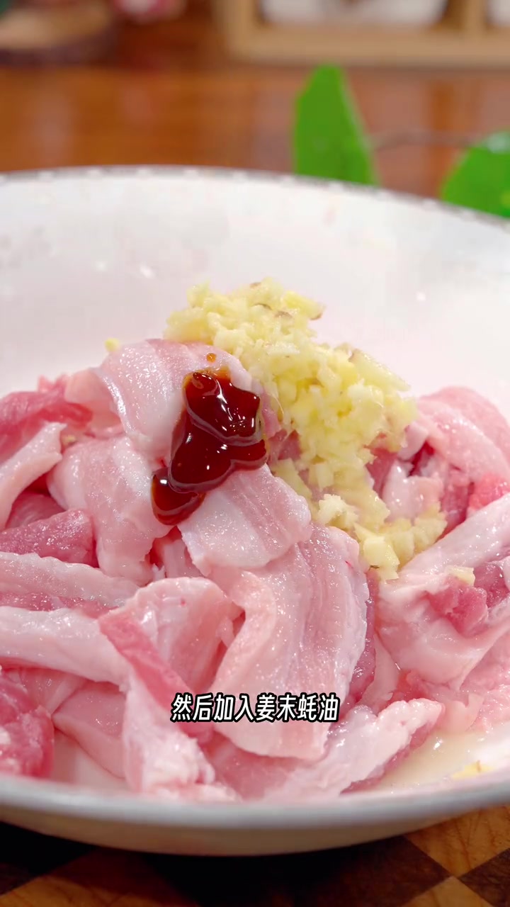 很多人喜欢吃米粉蒸肉,但是做不好,今天这个方法简单好吃,喜欢吃粉蒸肉的赶紧试试吧 米粉蒸肉