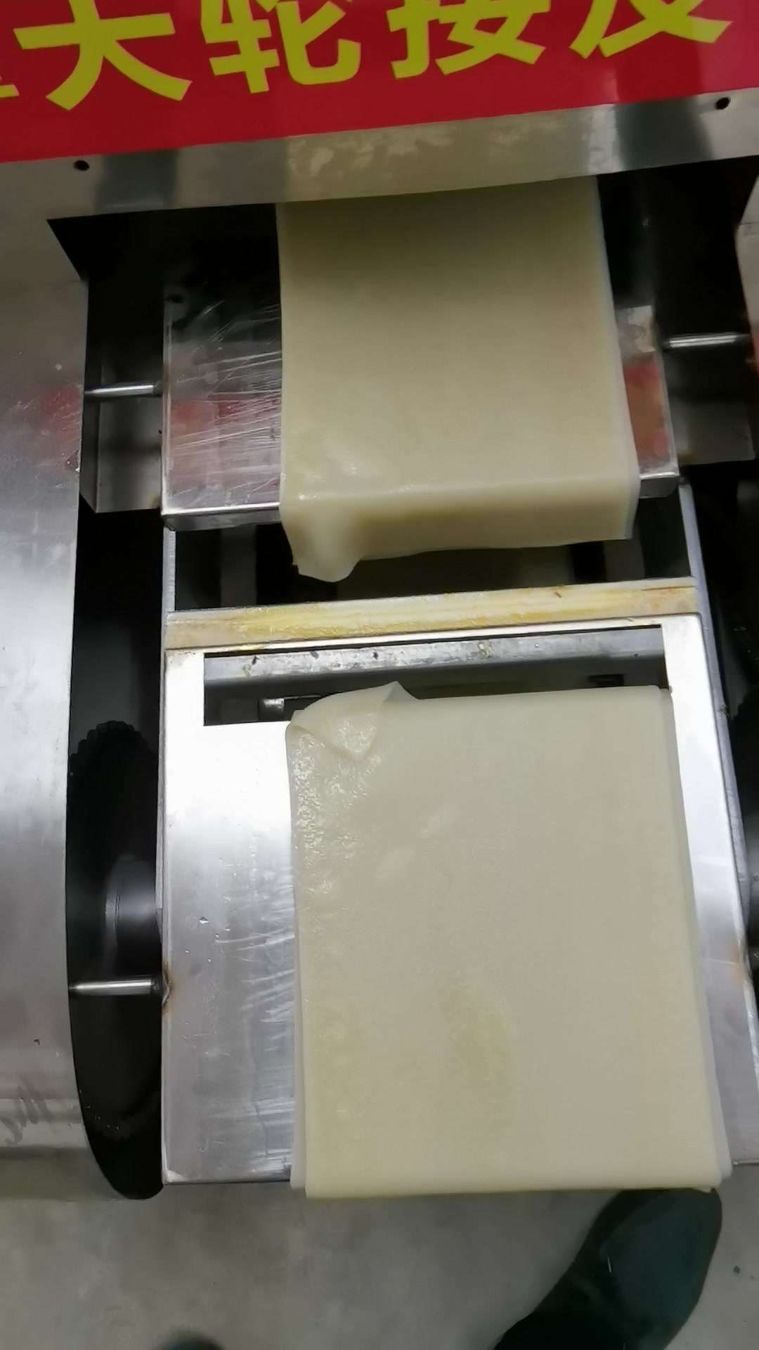 自从有了这样一个操作间,我就实现了擀面皮和凉皮的自由,你想吗