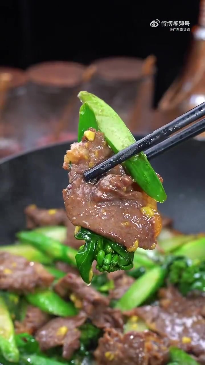 美食 广深美食 这道广式家常菜,突出芥兰的清爽口感以及的滑嫩。炒制过程中注意候,最限度保留