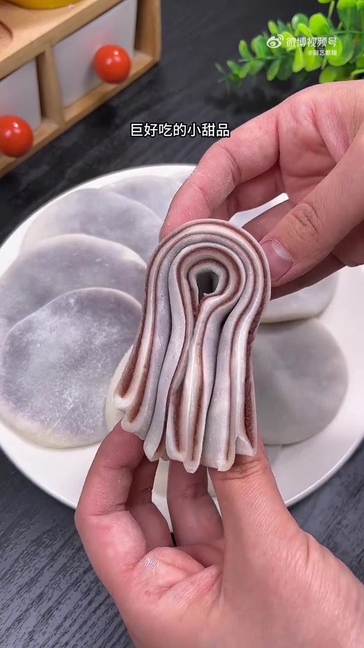 月半妹妹的食堂「豆沙凉糕」夏天来了,想吃糯叽叽的凉糕吗?自己在家做,实现凉糕自由!「馋嘴」