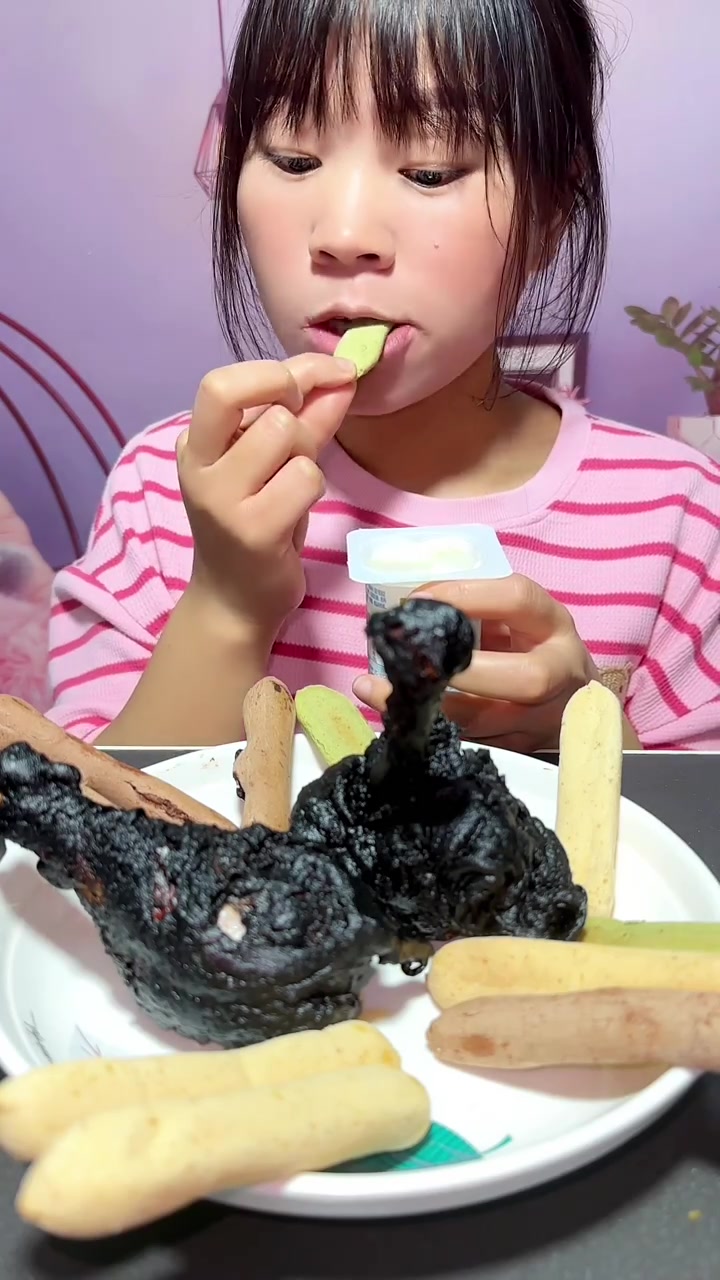 轻松复刻出黑漆漆的网红炸鸡