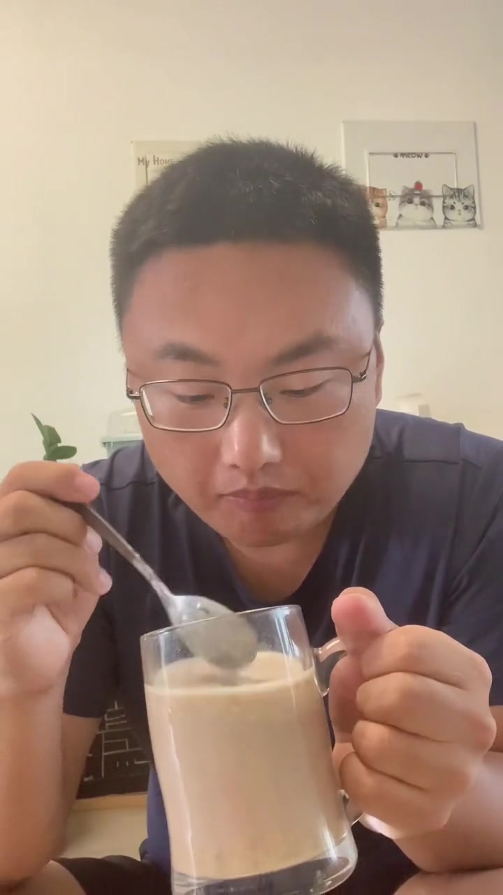 懒得做饭,弄点炒米奶茶牛肉干,又有菜又有饭,这东西出差或者野外真是个好东西。内蒙特产 牛肉