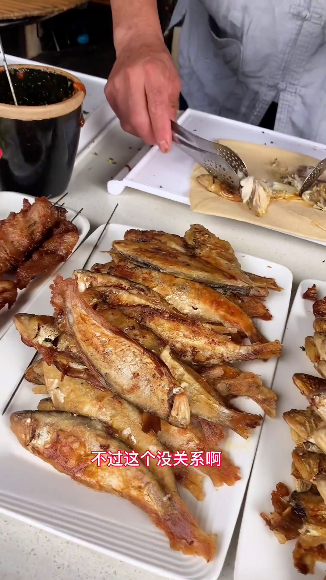 日照东夷小镇的黄煎鱼卷煎饼,当地特色小吃。日照美食 东夷小镇 山东煎饼 特色小吃