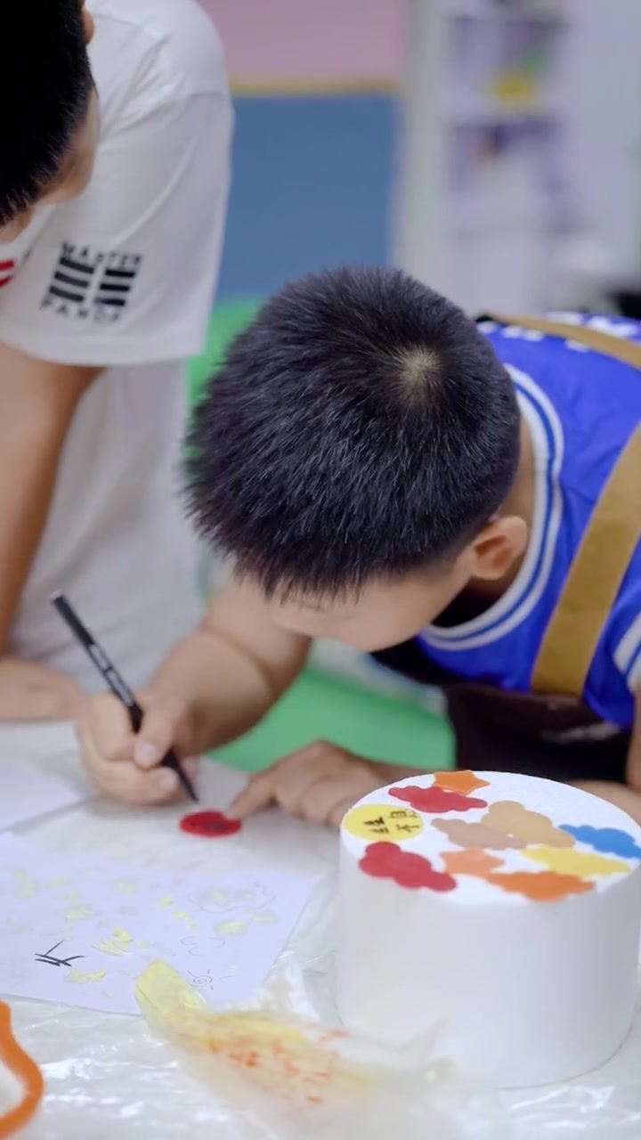 第6集|让孩子生日的时候自己动手 DIY 生日蛋糕,有趣又有意义。衡水 茜蒙私房烘焙 动手