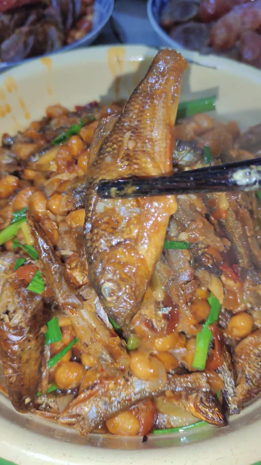 桂菜代表作之一黄豆焖鱼仔,昨晚是哪个送我回来的 家常菜 一日三餐人间烟火简单而美味 妈呀太