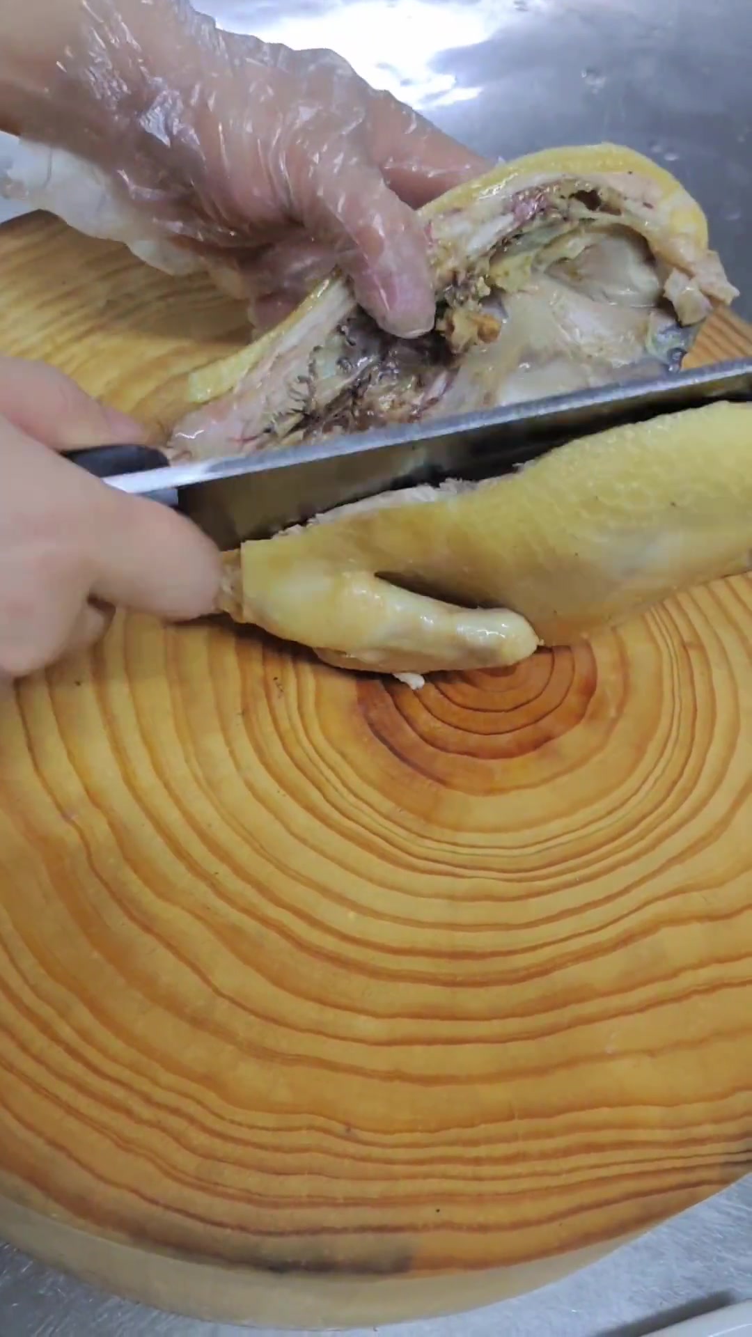 第42集|俗话说得好,无鸡不成宴,今天亮一款白切土鸡半只砍法,好没好吃就看盐水靓没靓啦 创