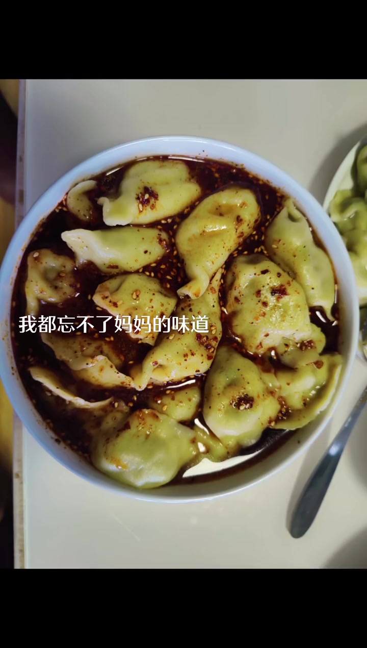 入伏饺子二伏面三伏烙饼摊鸡蛋。下雨宅家,玉米面茴香饺子,唯美食不能辜负,吃货一枚