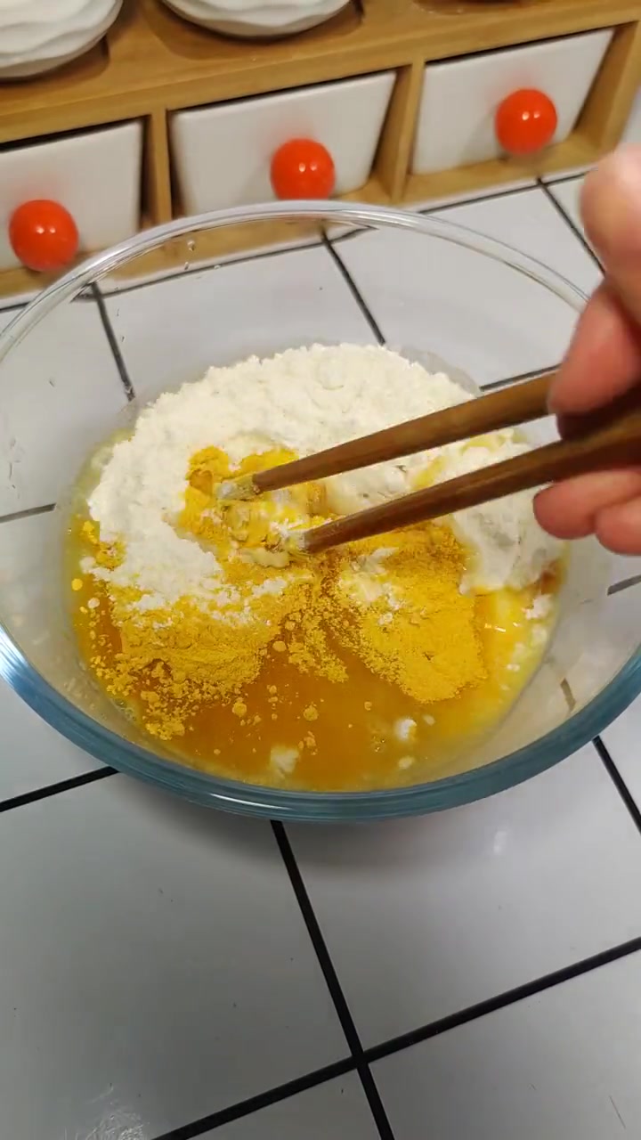 简单营养的果蔬粉做法很多,今天做了孩子喜欢吃的奶黄包,四种果蔬搭配,营养又美味 花样面食 