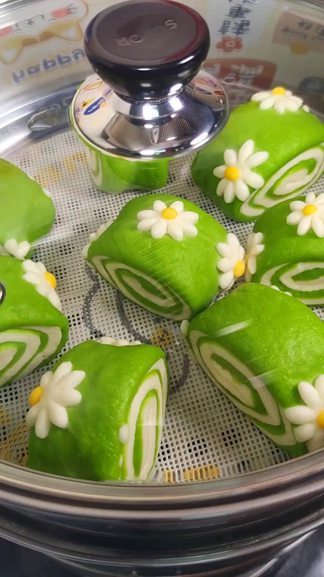 充满春天气息的菠菜馒头,不爱吃菠菜的孩子也能吃好几个 花样面食 菠菜汁面食的各种做法 面食