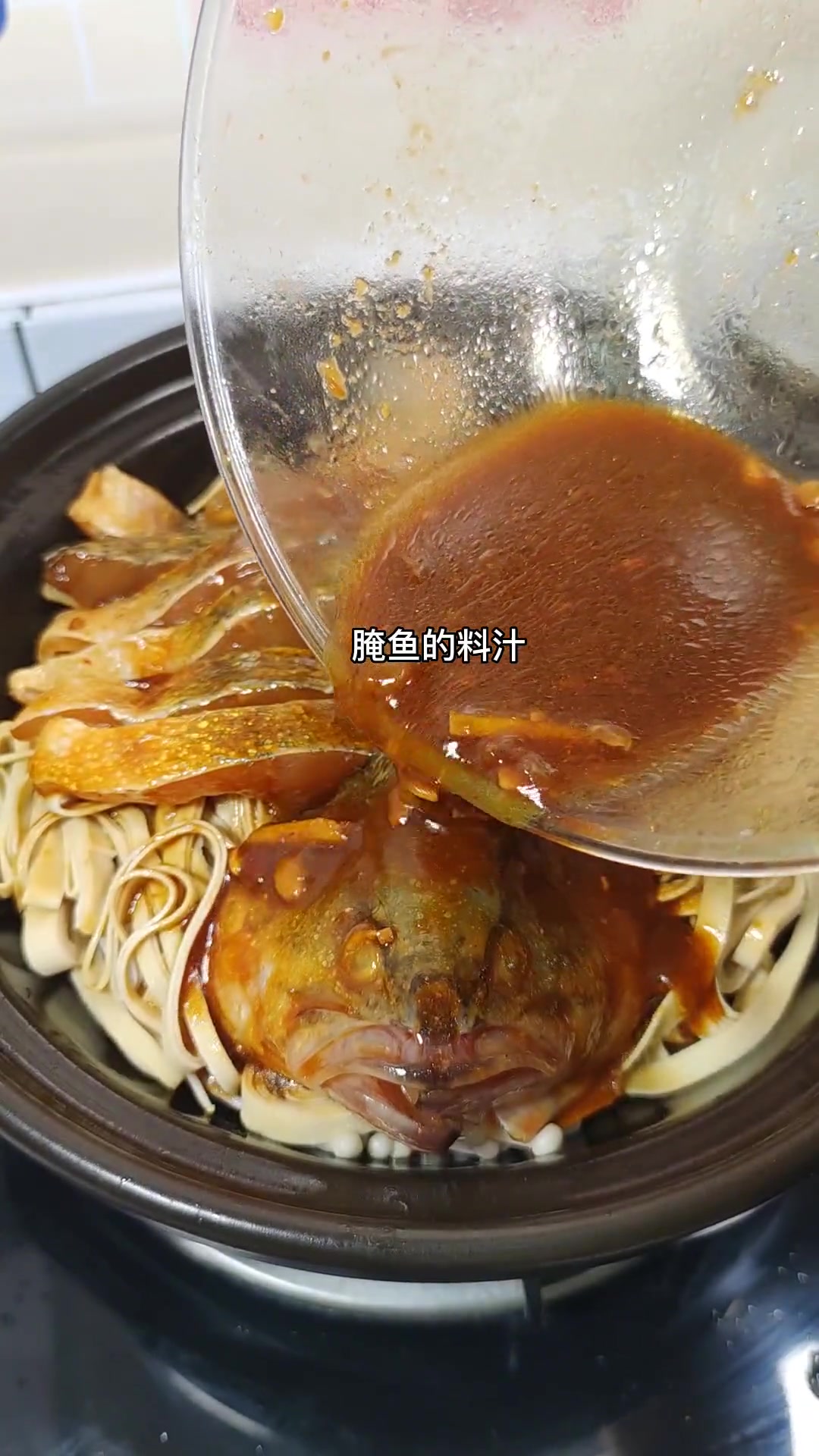 隔三差五就被儿子点名要吃的砂锅鲈鱼煲,鲜美好吃又下饭,每次儿子都能吃一整条鱼 砂锅鲈鱼做法