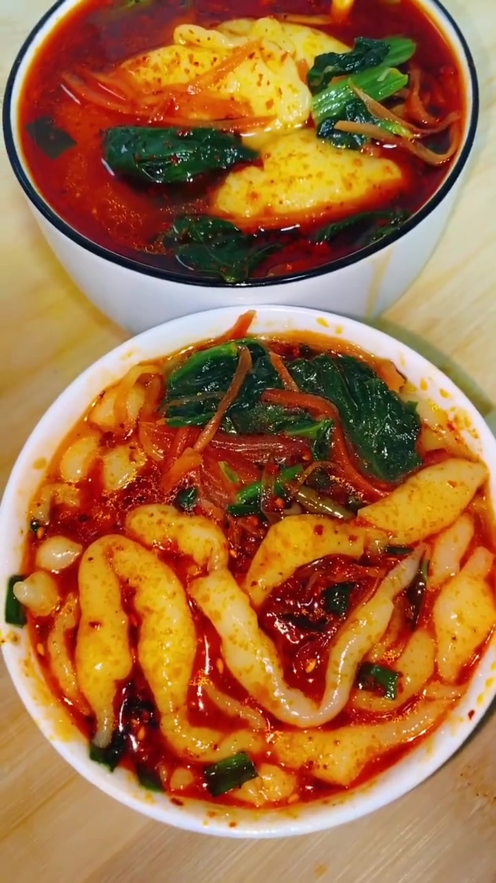 厨艺教程 美食时刻  陕西美食黄金热搅团、凉鱼鱼吃一口香一口,心美十年陕西小吃搅团(via