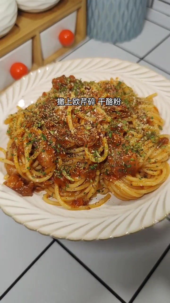 今天给儿子做了爱吃的番茄肉酱意面,在家15分钟就能做出的星级意面,实在太简单啦!儿子说今天