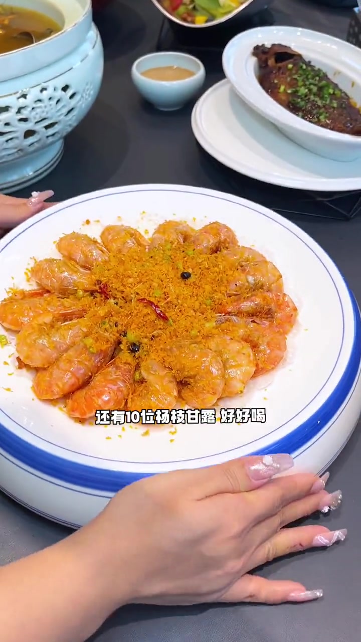 在万全没有人不知道玉蒙大酒店吧 现在这样一桌聚餐宴请都很不错 而且还免费布置包厢 还有免费