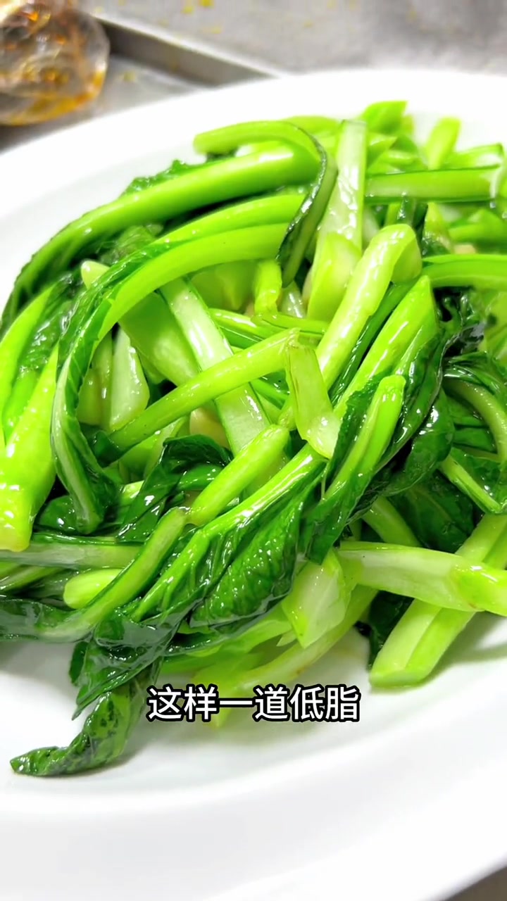 生炒广东菜心,看看我们手法一致吗?是同一个师傅教的吗?评论区留言呀!广东菜心 绿色蔬菜 色