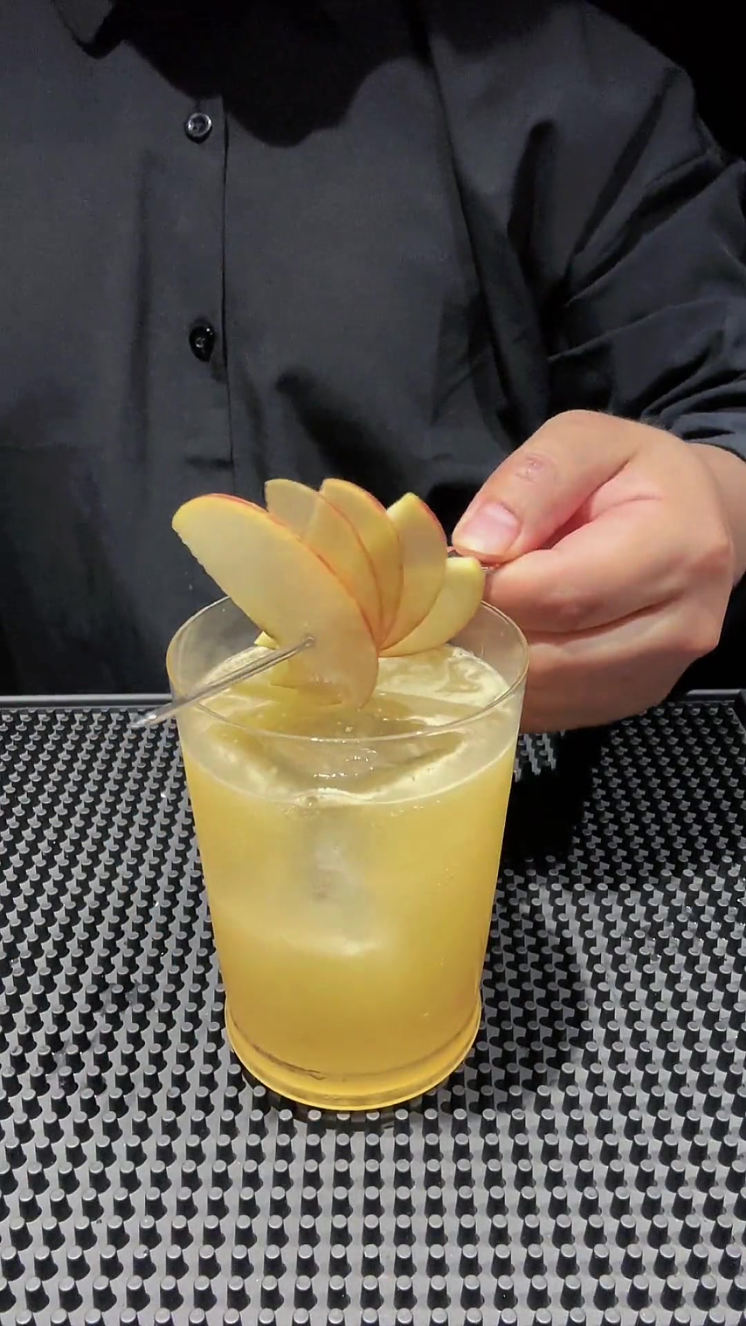 有喜欢苹果味的鸡尾酒吗?鸡尾酒苹果乐园 苹果味鸡尾酒 +小助手