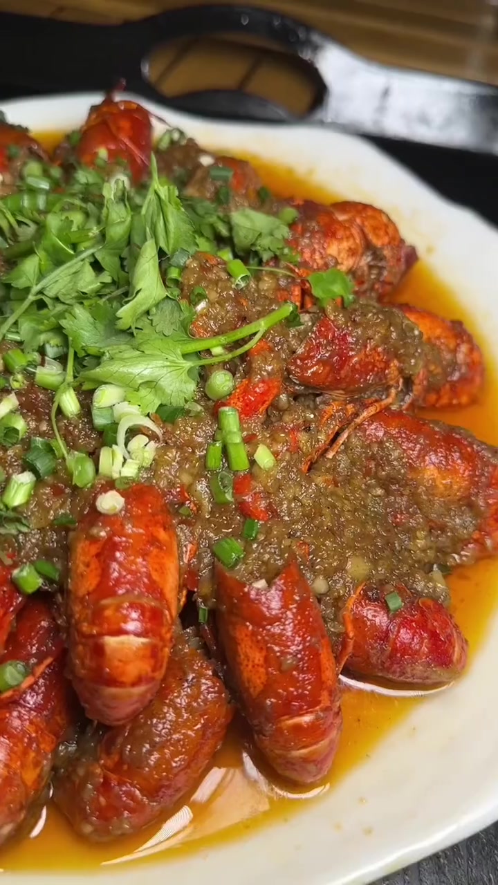 小龙虾 烧烤 环境优美 好吃不贵 在环境优美的地方吃下龙虾 烧烤是什么样的感觉!