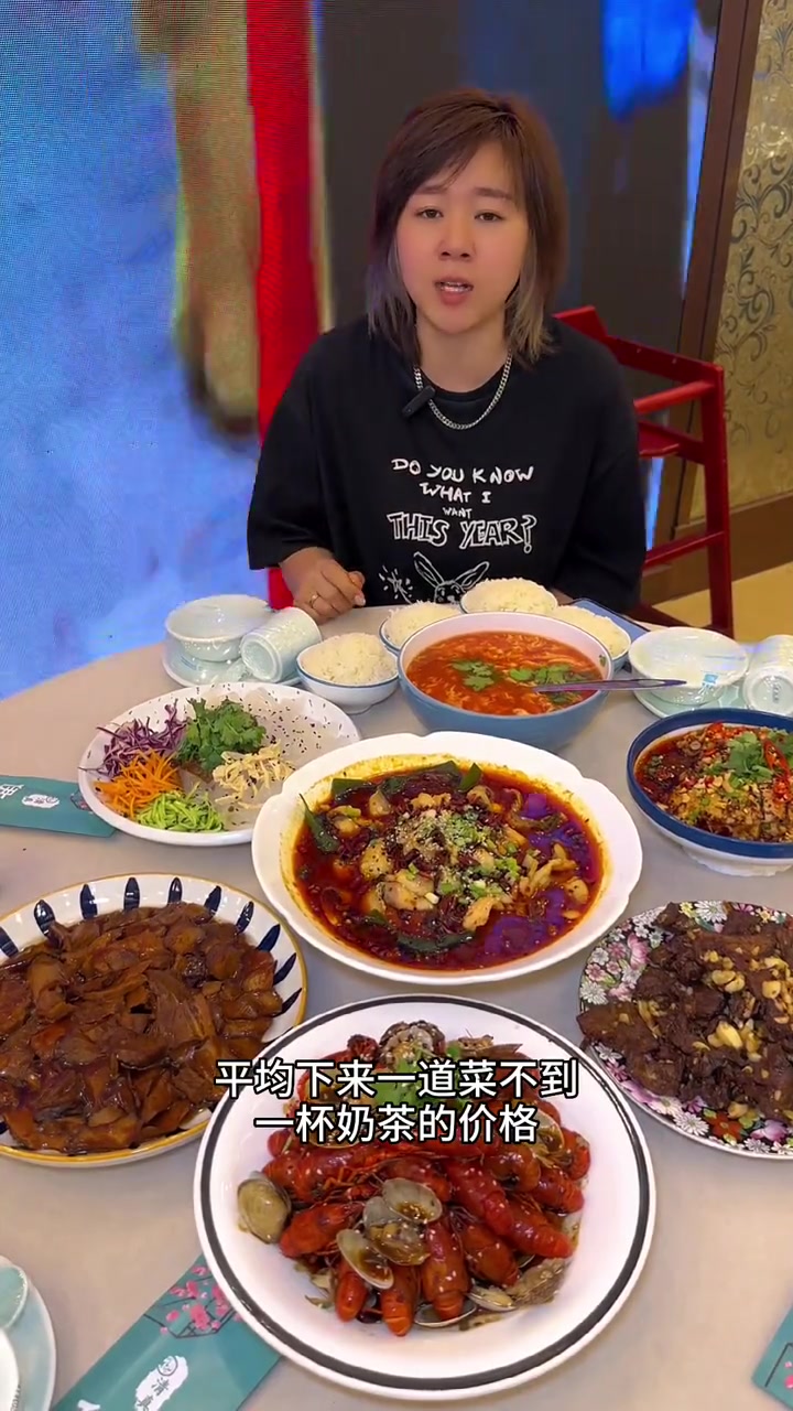 天津北辰伊兰阁烤鸭,六菜一汤四碗米饭只要118,左下角定位赶紧冲。520心动美食 以520