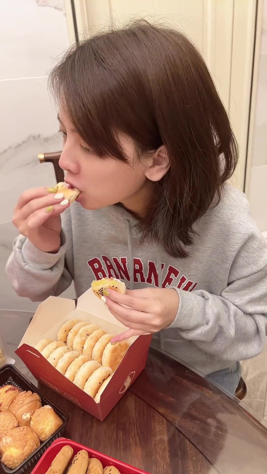 火爆浙江的 汪保来 5.1万象九宜城店开业啦!推荐他家的绿豆酥饼,真的好吃!现在开业还有几