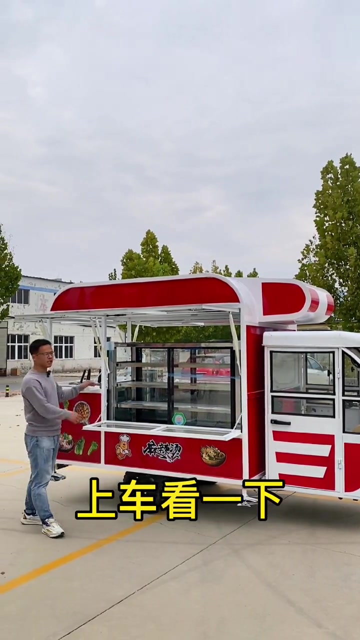 创作灵感 几千块钱的三轮餐车可以室内操作,冬天也不怕冷了。可以做麻辣烫、铁板、油炸串。麻辣