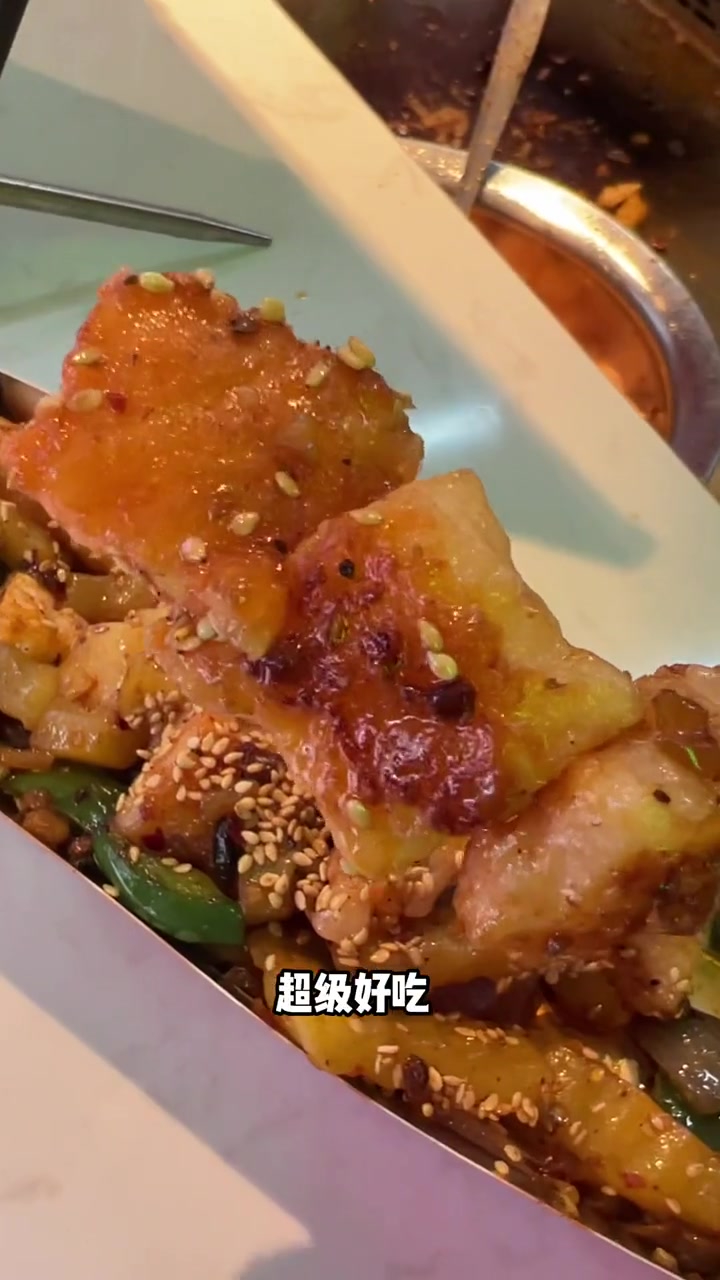 去十全街不吃这家的锅巴虾滑等于白去,味道出奇的好 美食探店流量来了 寻味街边小吃 虾滑的花