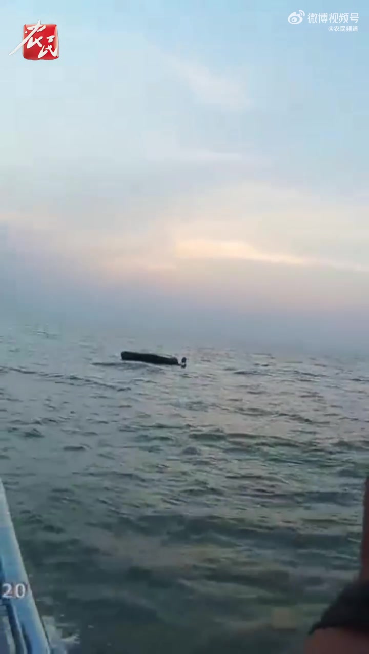 「遇风浪湖中被困!女子自驾皮划艇看日出失联12小时」近日,安徽合肥一名女子自驾皮划艇去巢湖