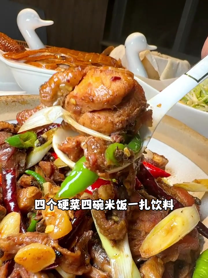 他家真的是谁吃谁知道,馋烤鸭了就得来这吃一顿 本地宝藏美食 今天吃什么 大口吃肉的感觉真好