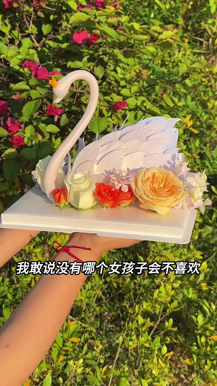 情人节送这个蛋糕也太棒了!纯动物奶油,看着就很好吃,主要是包装真的很精美很适合送人 520