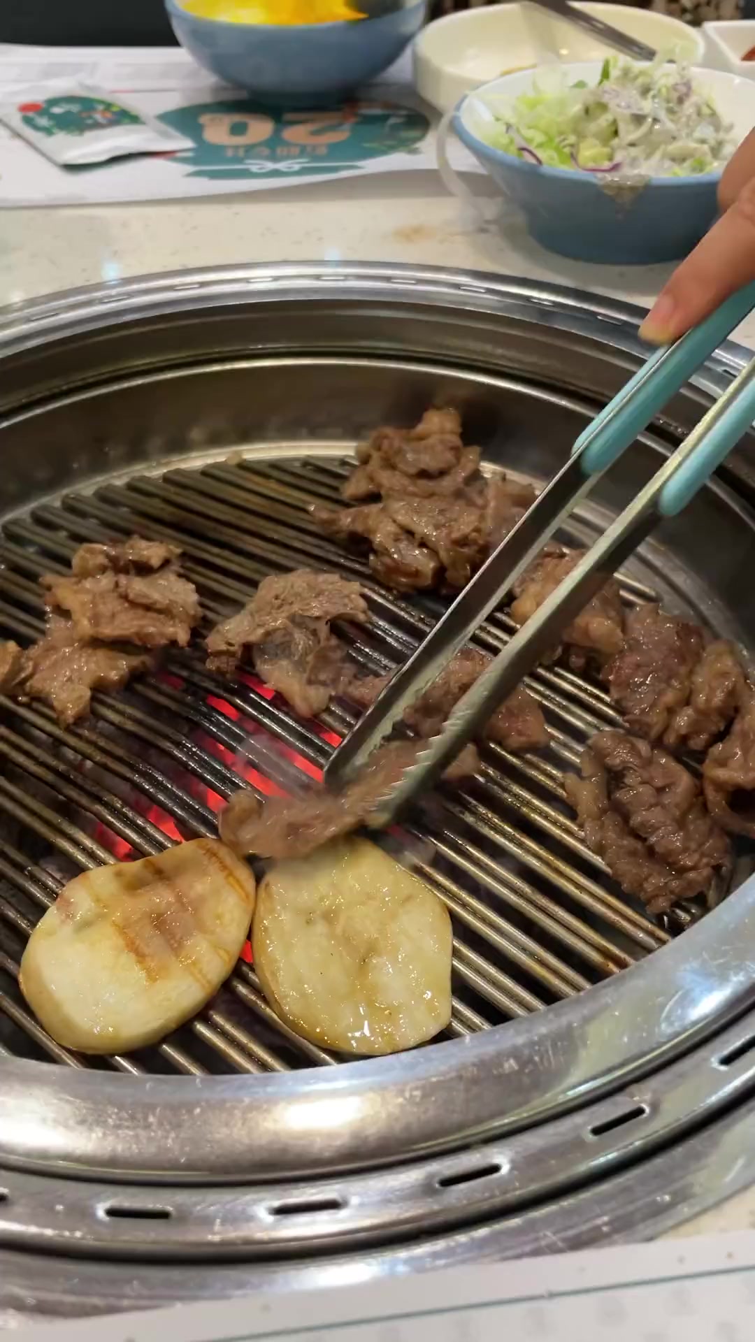 第28集|带外甥来韩香福烤肉庄园吃个烤肉吧,一份238的双人餐和一份牛尾汤,我俩还没吃完,