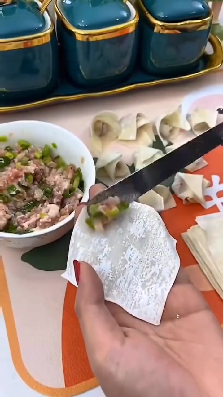 这个 包饺子神器 和视频介绍的一样 包馄饨 包饺子 都特别好用。省时省力 简单方便