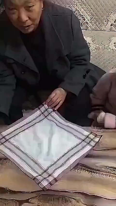 小时候会叠,现在怎么都想不起来咋做的了