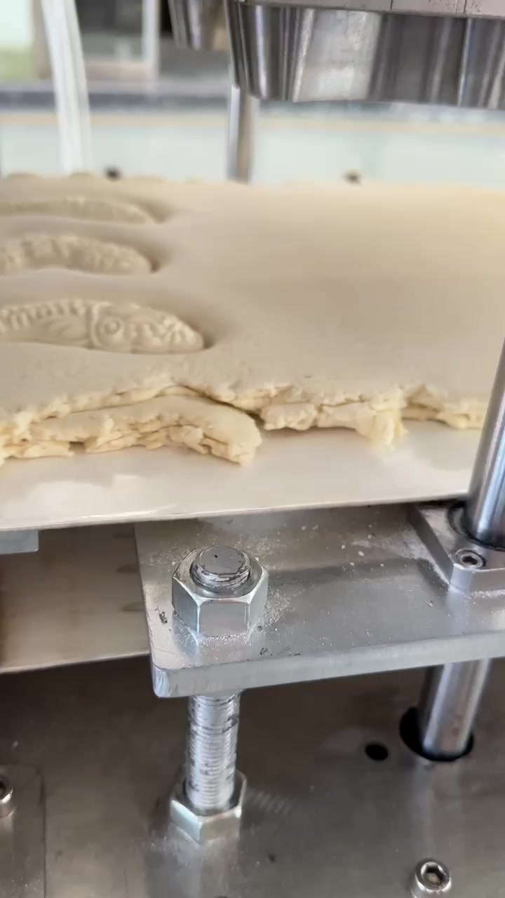 全自动鱼馍馍机面鱼饽饽机卡通花样馒头成型机鱼馒头成型机