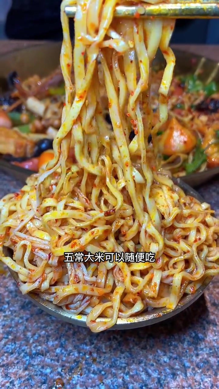 吃个饭还要上下楼梯的网红阁楼餐厅,难道还没带女朋友来打卡吗69双人餐一饱重庆味道～特色小吃