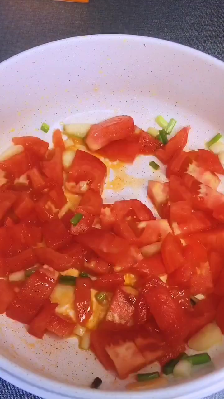 魔芋粉可作为菜,也可作为主食,一袋热量才27大卡,减脂期想吃粉,首选魔芋粉,低卡无负担