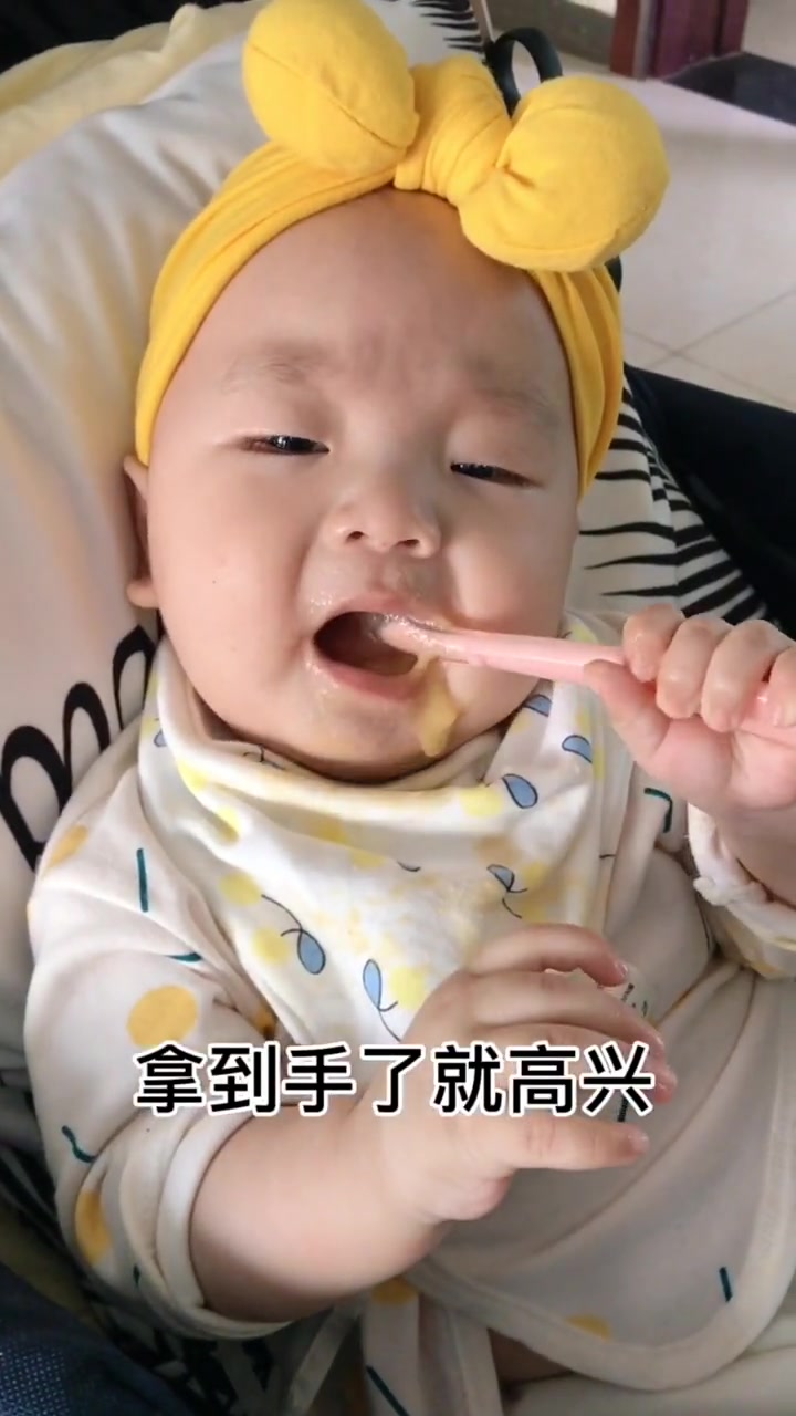 因为我宝宝经常便秘,所以过渡期都很长,一般别人需要3天过渡期,我都是6天,而且每次喂的量不