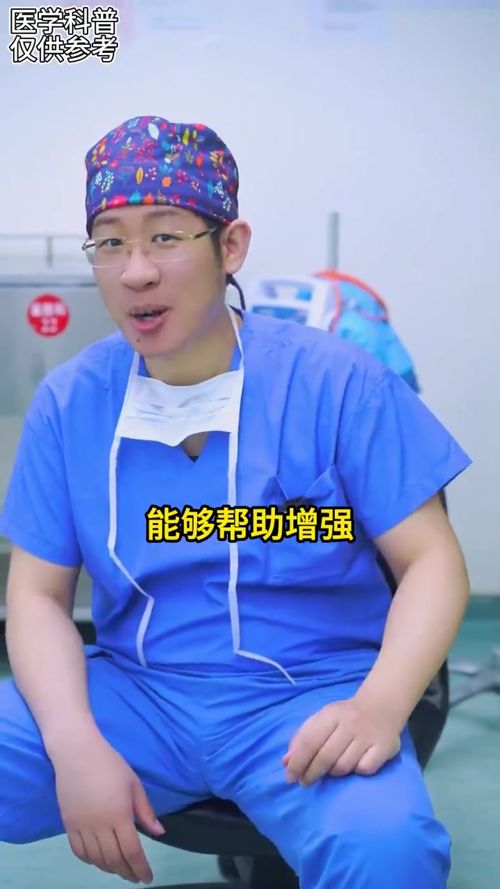 「转需!这个动作坐着就能锻炼膝盖」“椅子坐一半,腰挺直,把腿伸直,抬高坚持3秒钟。”一个动