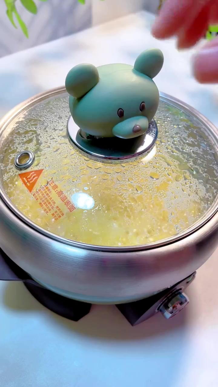 说到宝宝吃什么最补钙,像 鸡蛋,豆腐,虾,都是含钙量丰富的食材,全部一起搭配都是满满的钙呀